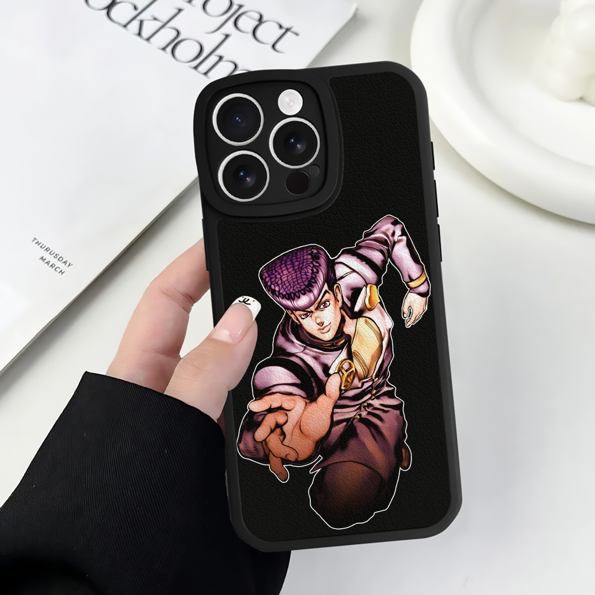 （画像用） ジョジョの奇妙な冒険 ひがしかた じょうすけ JoJo's Bizarre Adventure Higashikata Josuke 【iPhone 16シリーズ対応】シリコンスマホケース（レザー調） 材質：シリコン